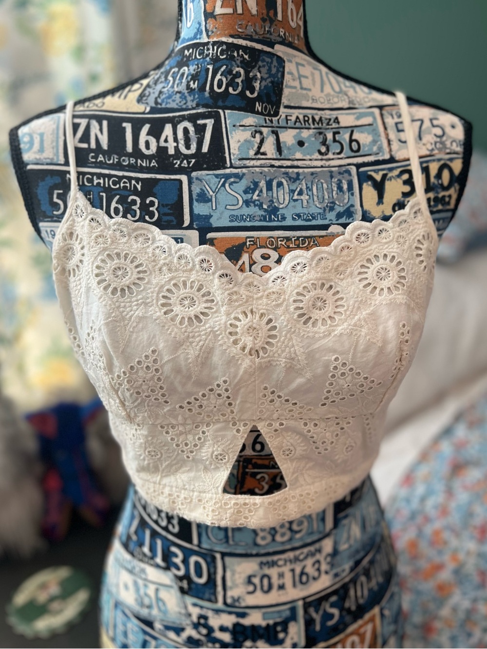 American Eagle Outfitters White Lace Eyelet Crop Cami